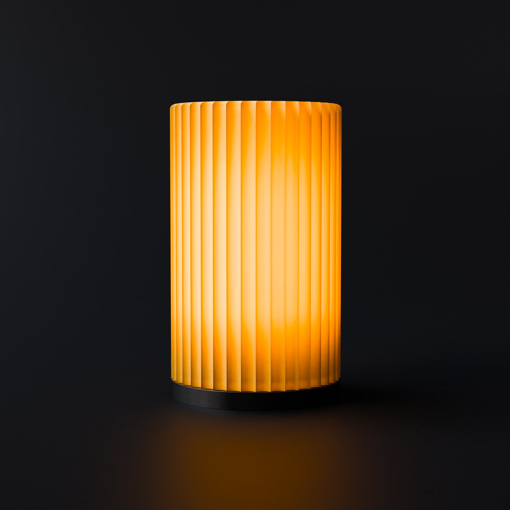 Imperia Sunset Edition Tischlampe – moderne Designerleuchte mit warmem Licht, Sonnenuntergangslicht, minimalistisches geriffeltes Design in Beige, ideal für Schlafzimmer und Wohnzimmer, Nachttisch