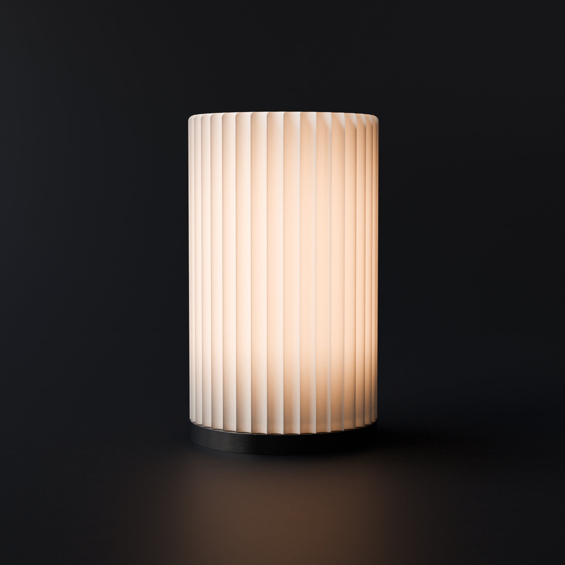 Minimalistische Imperia Nachttischlampe in elegantem Weiß und warmen Licht